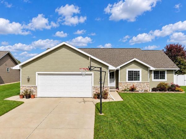 833 S MELCORN CIRCLE, De Pere, WI 54115