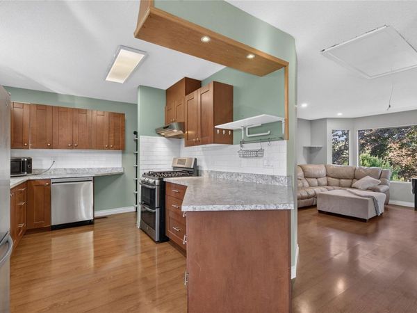 7115 Wallace Dr , Central Saanich, BC V8M 1G9