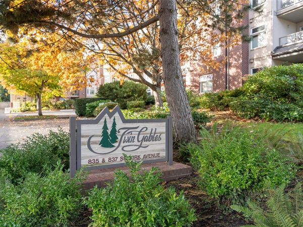 835 Selkirk Ave , Unit #105, Esquimalt, BC V9A 2T7