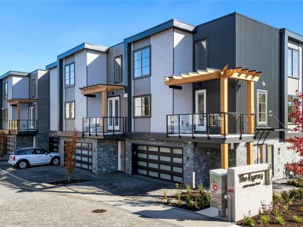 2590 Penrhyn St , Unit #11, Saanich, BC V8N 1G3