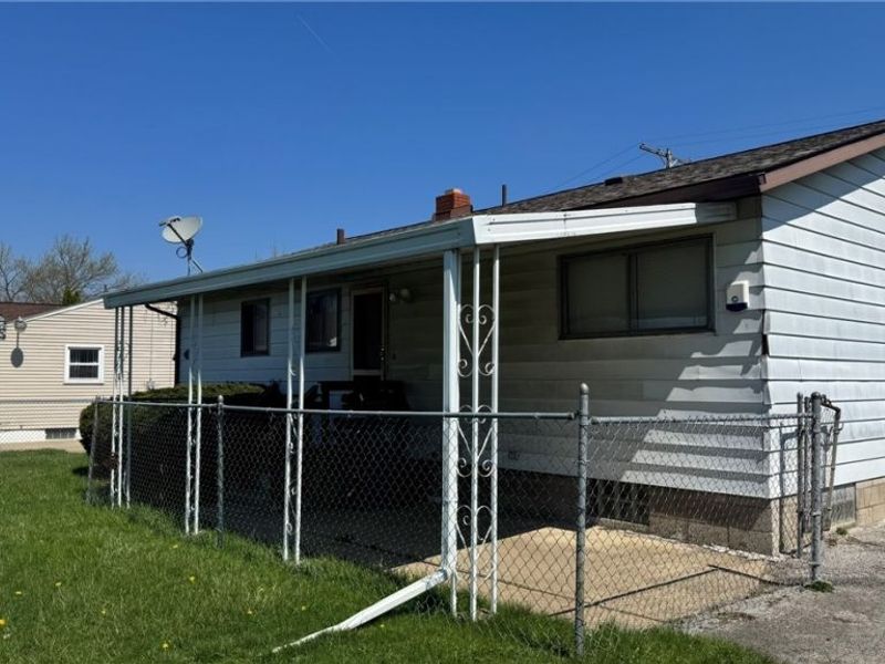 154 Greeley Lane, Youngstown, OH 44505 Photo 2