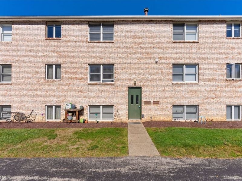 912 Pearson Circle, Unit 4, Youngstown, OH 44512 Photo 10