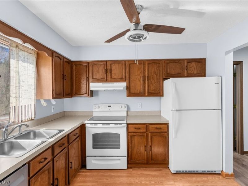 912 Pearson Circle, Unit 4, Youngstown, OH 44512 Photo 16