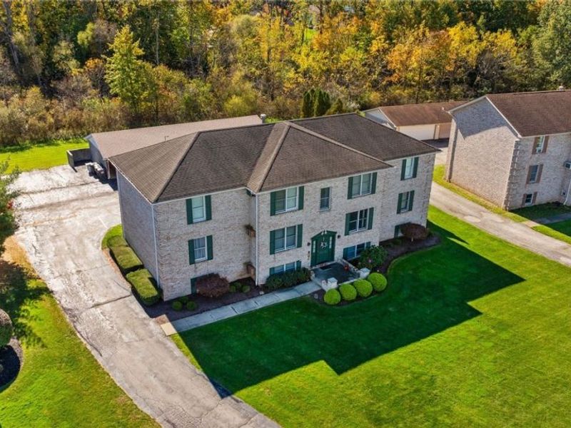 912 Pearson Circle, Unit 4, Youngstown, OH 44512 Photo 2