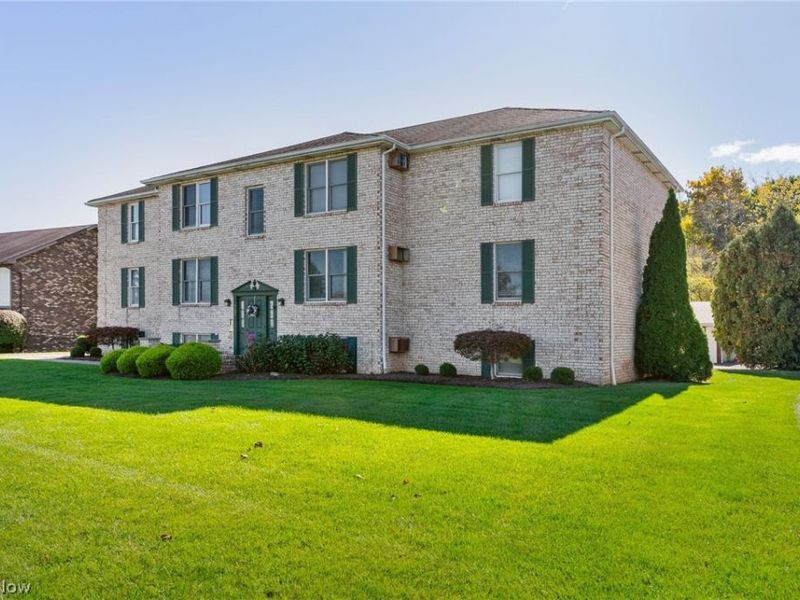 912 Pearson Circle, Unit 4, Youngstown, OH 44512 Photo 5