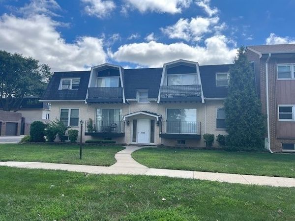 5733 W 103rd Street , Unit 2W, Oak Lawn, IL 60453