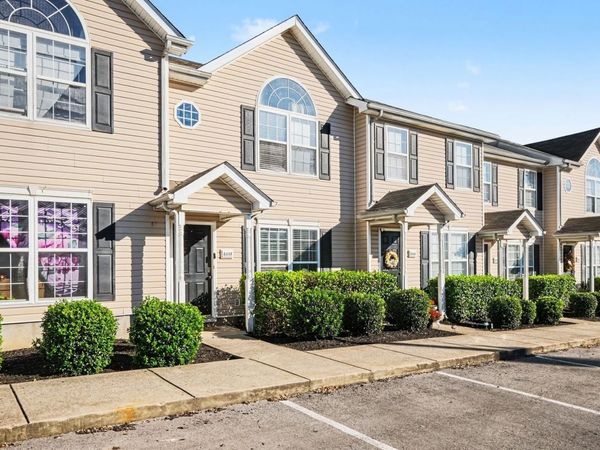 8048 Logan Dr, La Vergne, TN 37086