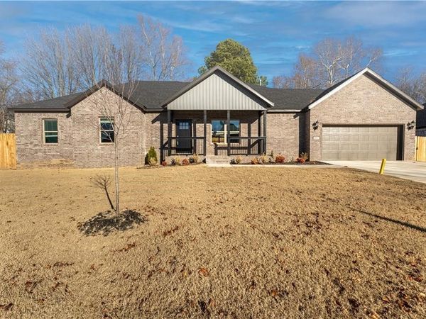 200 Ryder Street , Gentry, AR 72734