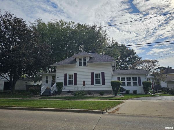 52 W DAYTON Street, Galesburg, IL 61401
