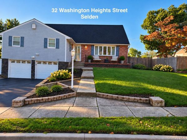 32 Washington Heights Street , Selden, NY 11784