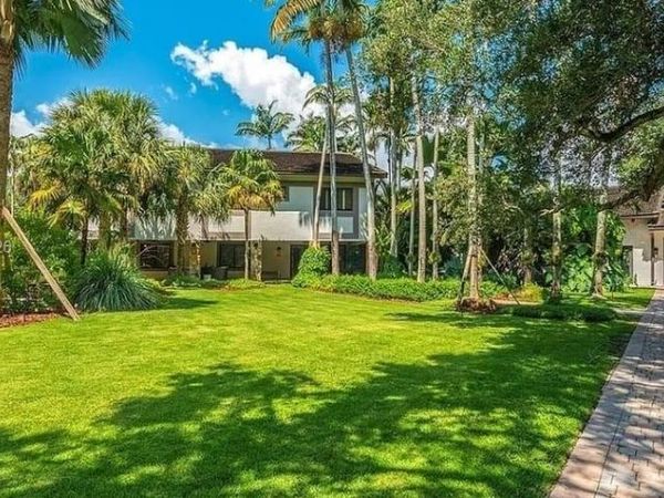 9990 SW 90th Ave , Miami, FL 33176