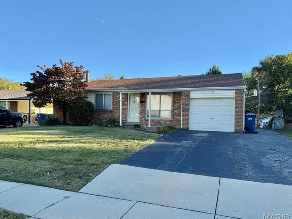 11716 Hollycrest Drive, St Louis, MO 63043