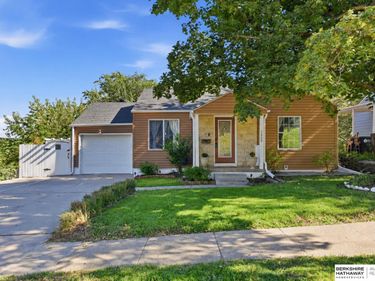 3869 N 65th Street, Omaha, NE 68104