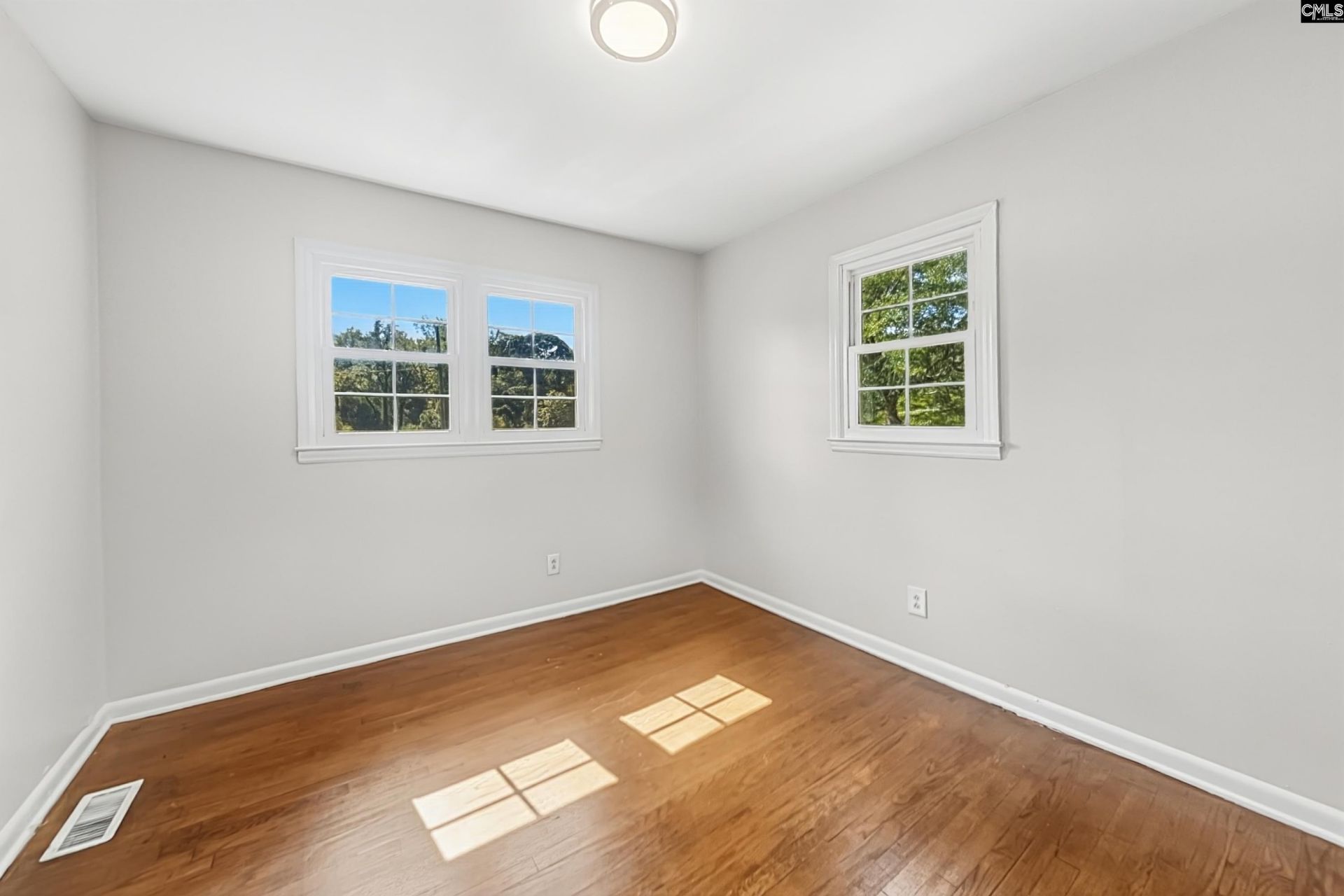 104 Jonathan Lane Photo 10