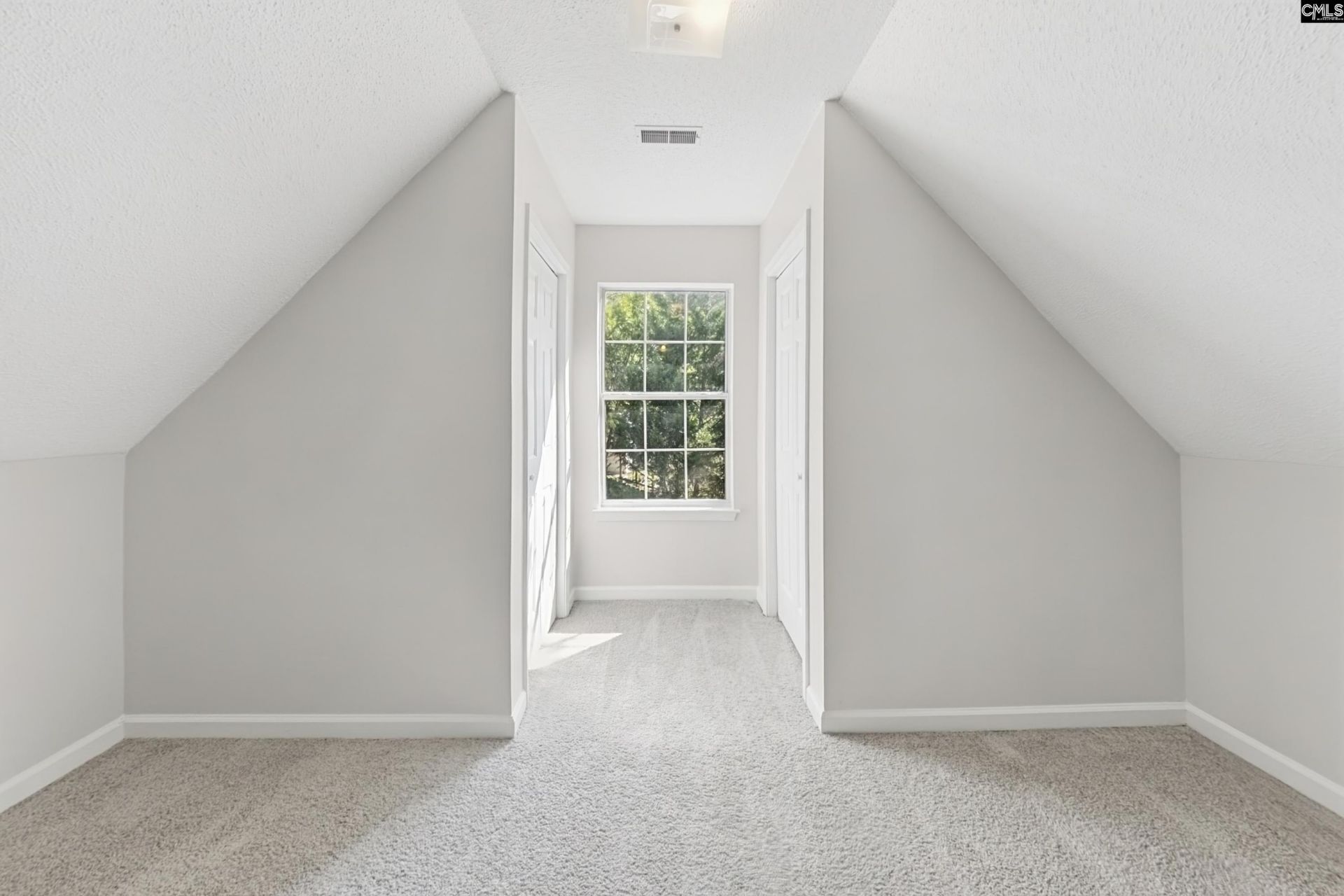 104 Jonathan Lane Photo 12