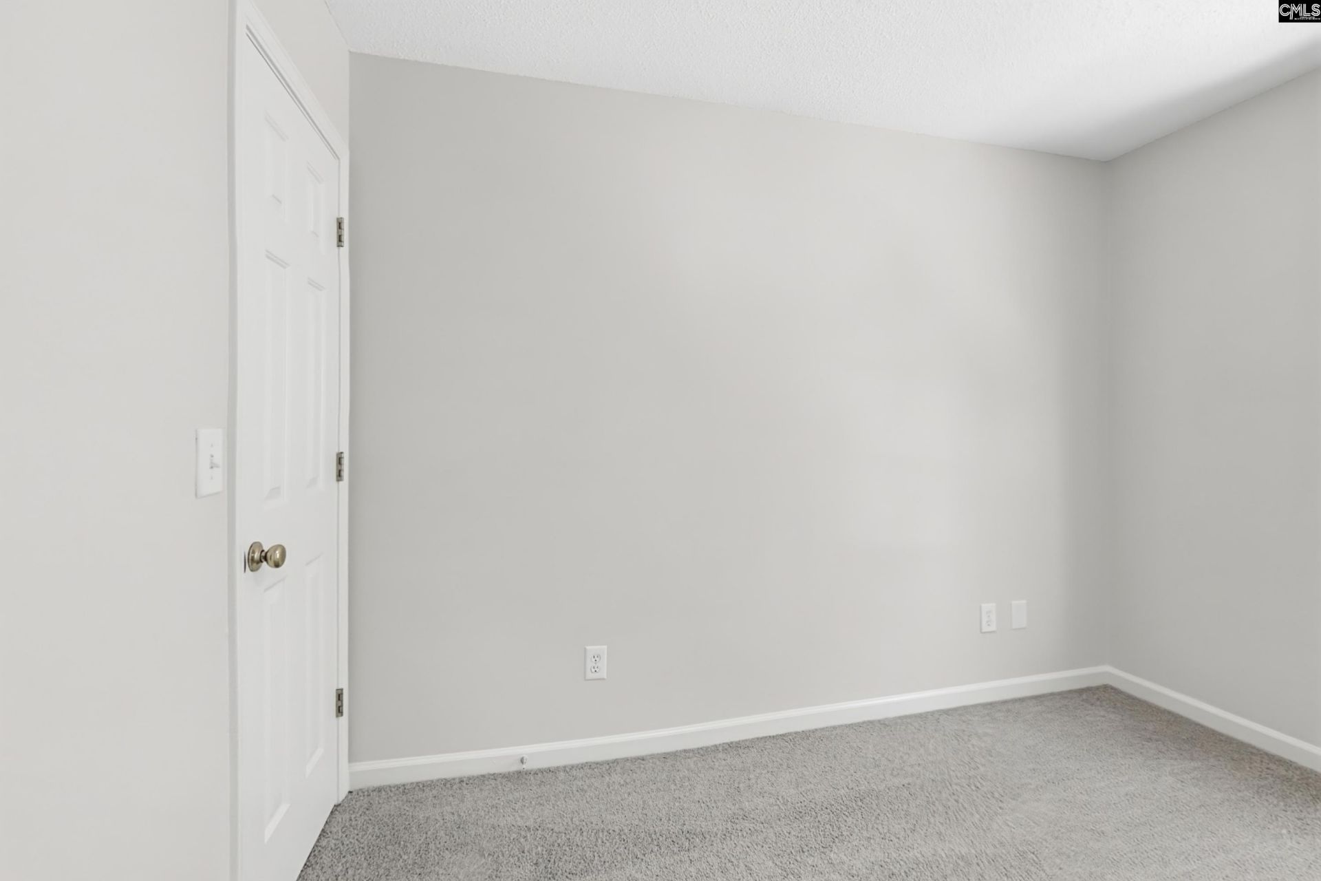 104 Jonathan Lane Photo 17
