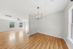 104 Jonathan Lane photo 4