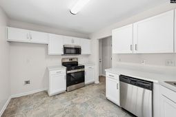 104 Jonathan Lane photo 4
