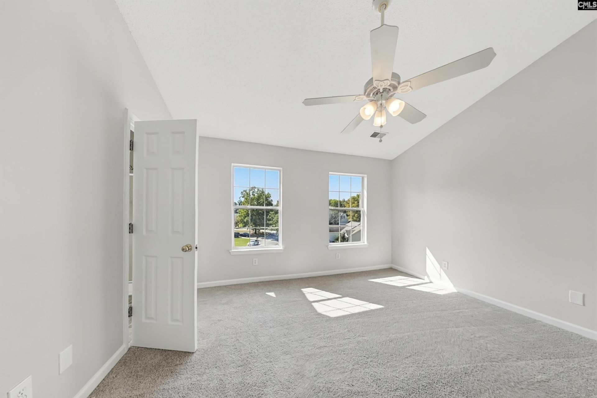 104 Jonathan Lane Photo 7
