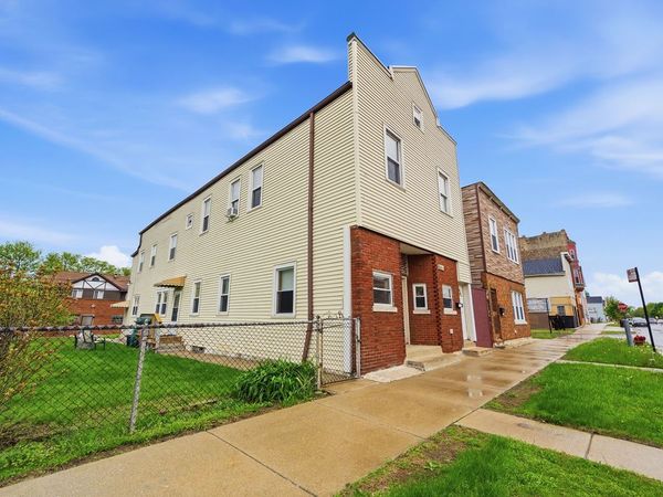 9655 S Commercial Avenue, Chicago, IL 60617