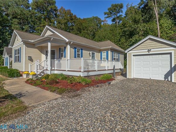 260 Pocahontas Drive , Kilmarnock, VA 22482