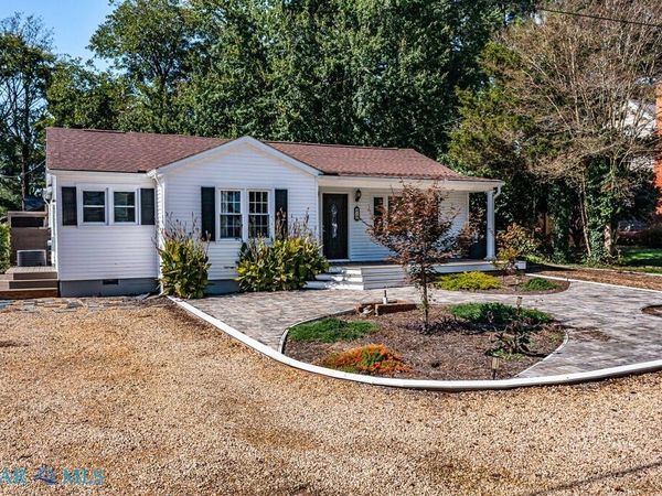32 2nd Avenue, Kilmarnock, VA 22482