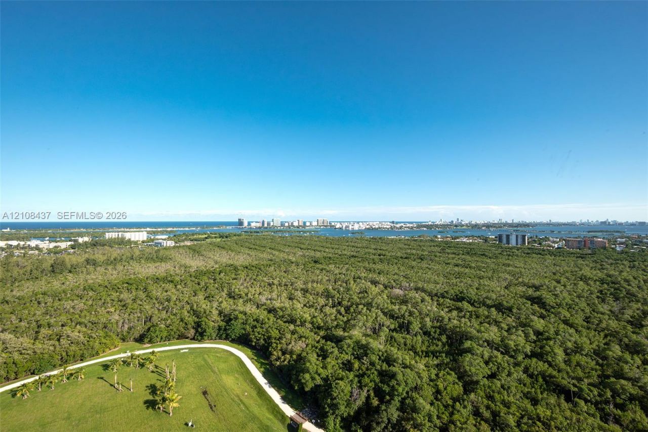 2411 Laguna Circle , Unit 2404, North Miami, FL 33181 Photo