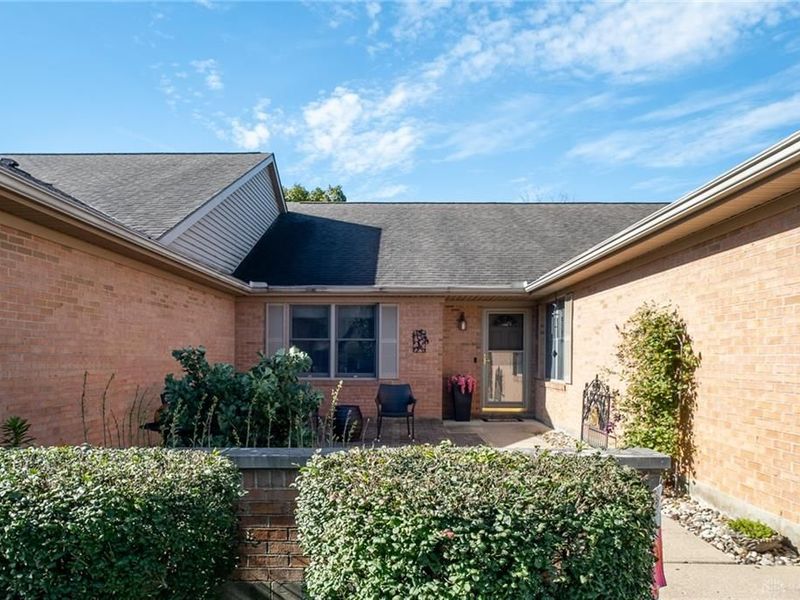 1504 Dee Anne Drive, Xenia, OH 45385 Photo 2