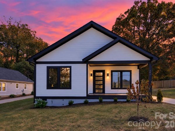 305 Chadwick Avenue, Hendersonville, NC 28792