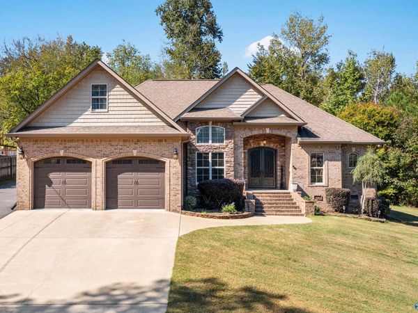 203 Laurel Wood, Rainbow City, AL 35906