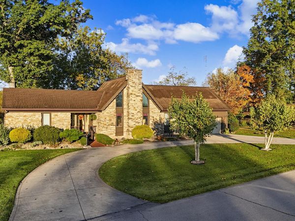 714 Poe Road , Bucyrus, OH 44820