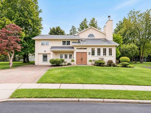 5 Phipps Lane , Plainview, NY 11803