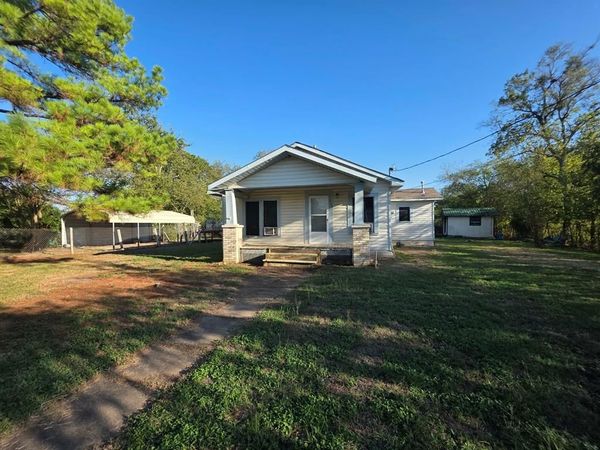 713 W Fannin , Mexia, TX 76667