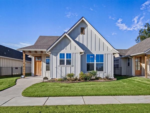 505 Eastpark Lane, Granbury, TX 76049