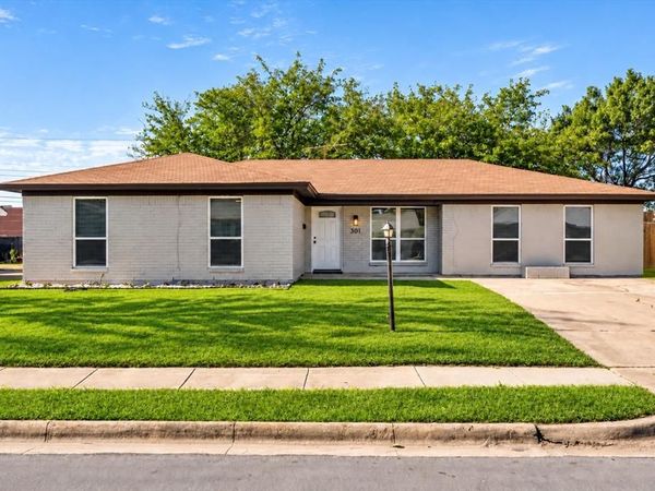 301 Linda Drive, Burleson, TX 76028