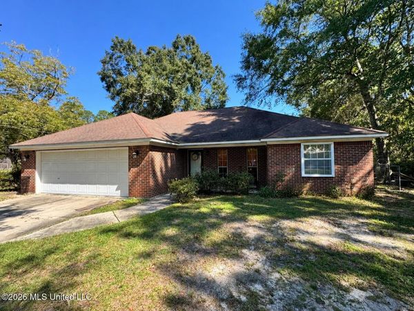 512 Pear Street, Ocean Springs, MS 39564
