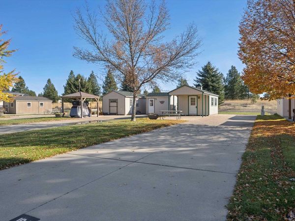 1205 N Country Club Dr, Deer Park, WA 99006