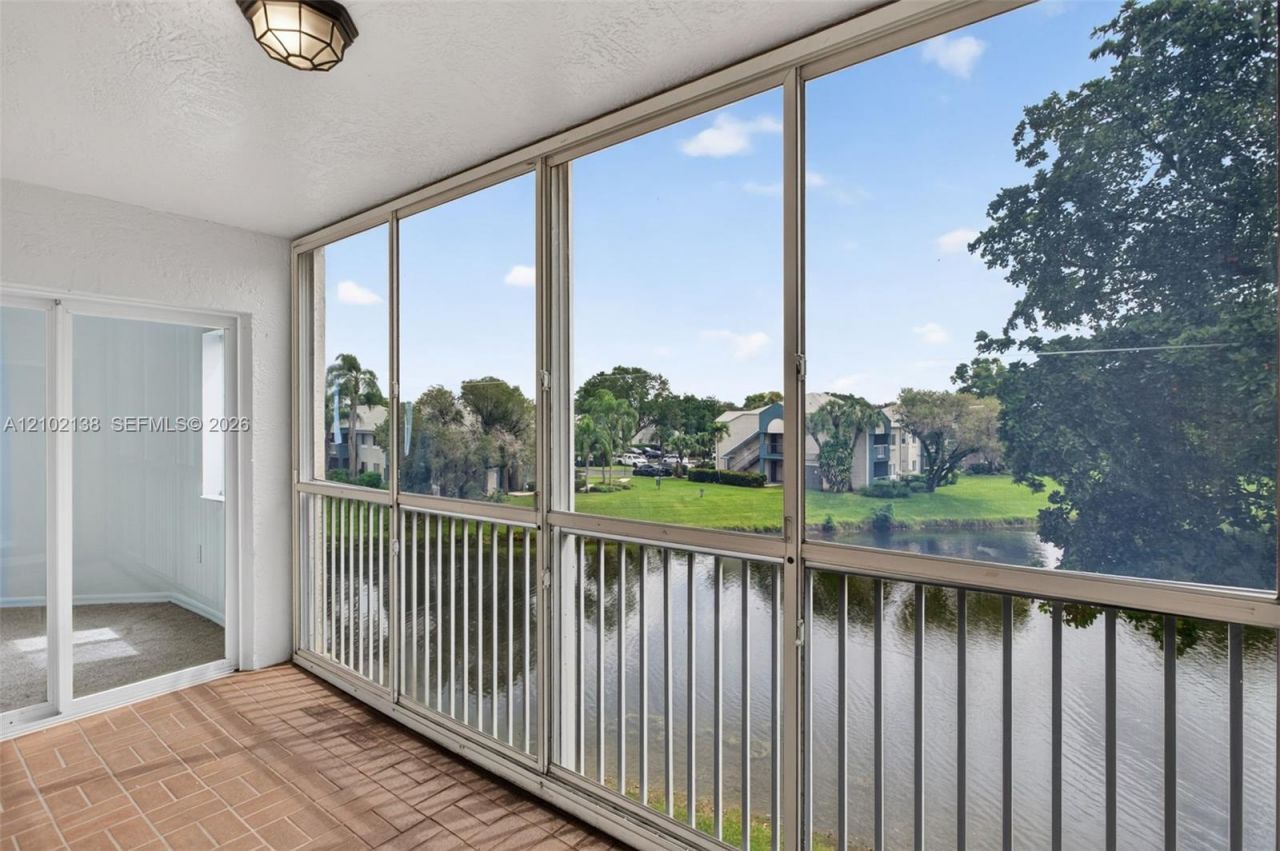 9539 S Weldon Cir , Unit F308, Tamarac, FL 33321 Photo
