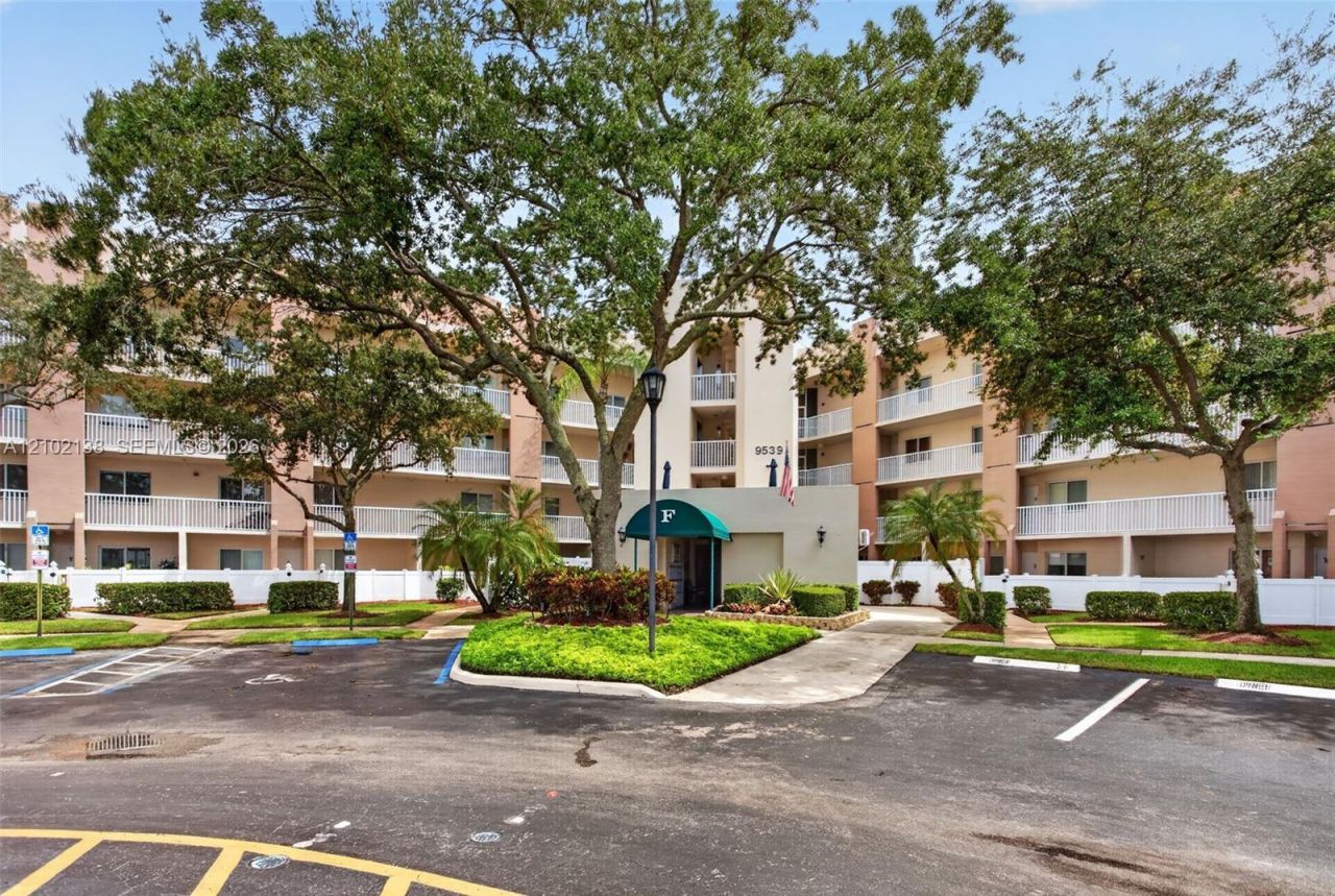 9539 S Weldon Cir , Unit F308, Tamarac, FL 33321 Photo