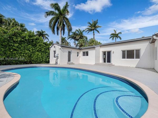 7730 Beachview Dr , North Bay Village, FL 33141