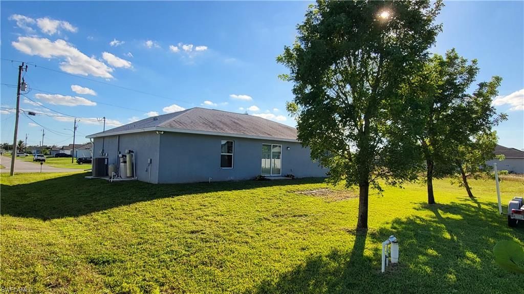 1903 NW 20th St, Cape Coral, FL 33993 Photo