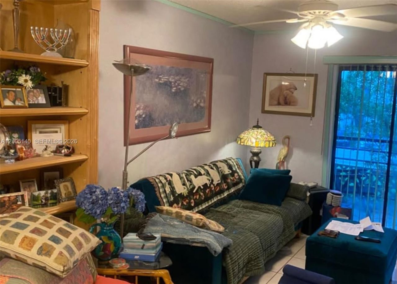 851 NE 209th Ter, Unit 204-23, Miami, FL 33179 Photo