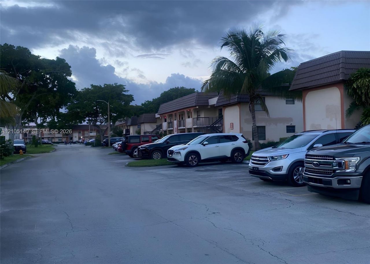 851 NE 209th Ter, Unit 204-23, Miami, FL 33179 Photo