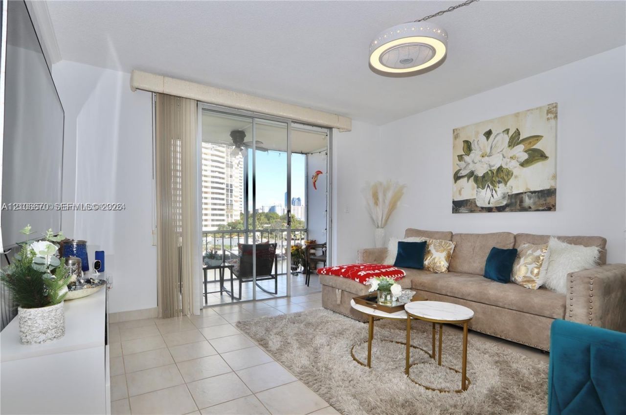 3030 Marcos Dr, Unit T512, Aventura, FL 33160 Photo