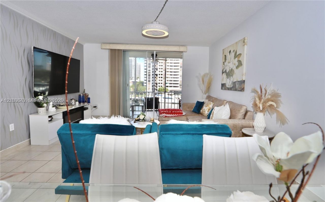 3030 Marcos Dr, Unit T512, Aventura, FL 33160 Photo