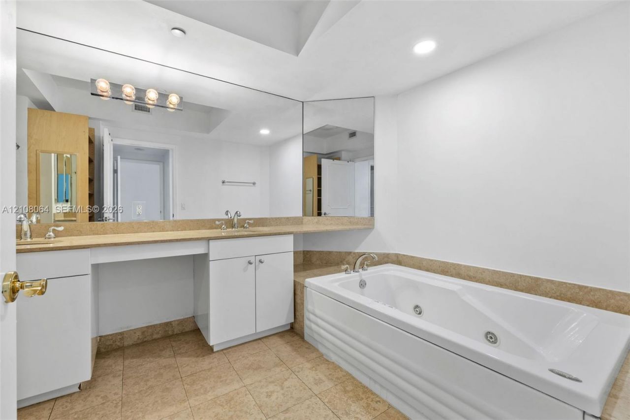4775 Collins Ave, Unit 2408, Miami Beach, FL 33140 Photo