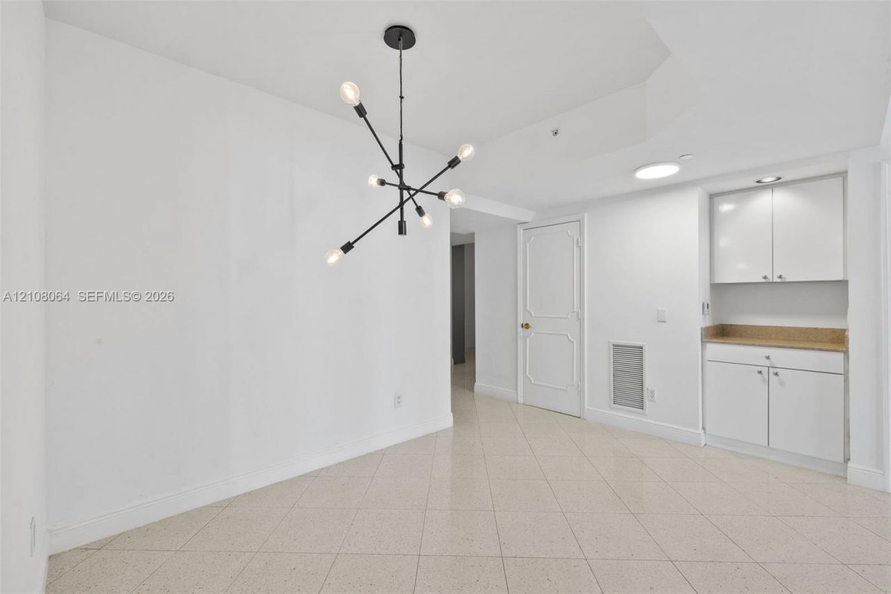 4775 Collins Ave, Unit 2408, Miami Beach, FL 33140 Photo