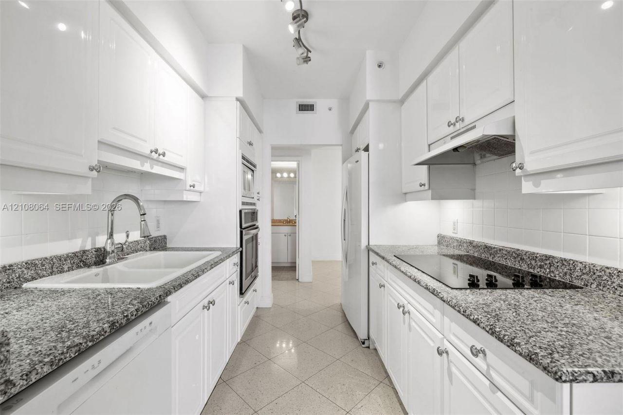 4775 Collins Ave, Unit 2408, Miami Beach, FL 33140 Photo