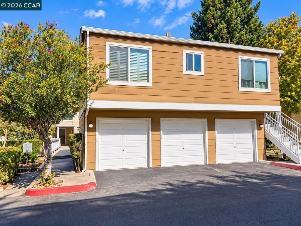 175 Village Pl, Martinez, CA 94553 Main Photo