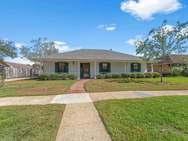 2137 Sprucewood Dr, Baton Rouge, LA 70816